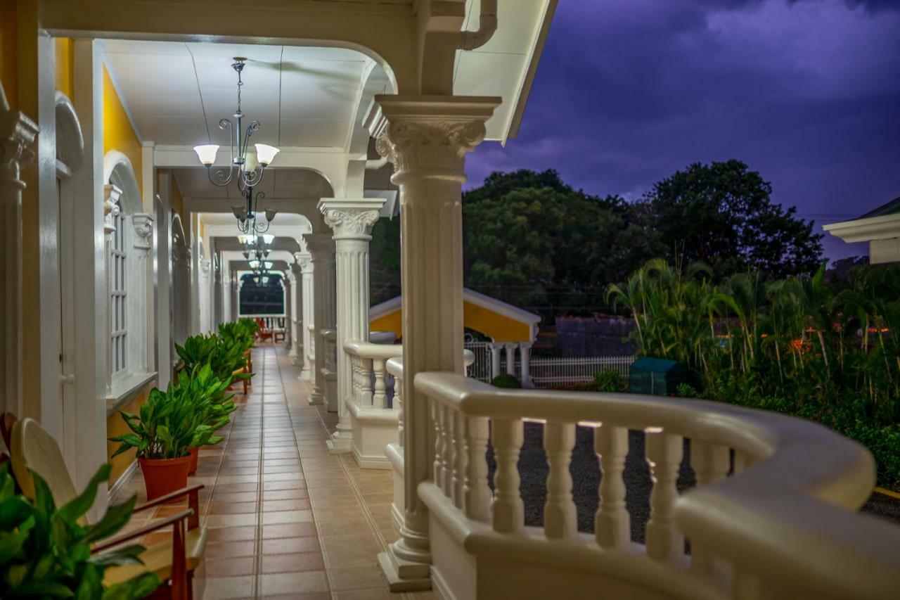 Hotel Andrea Neily Exterior photo
